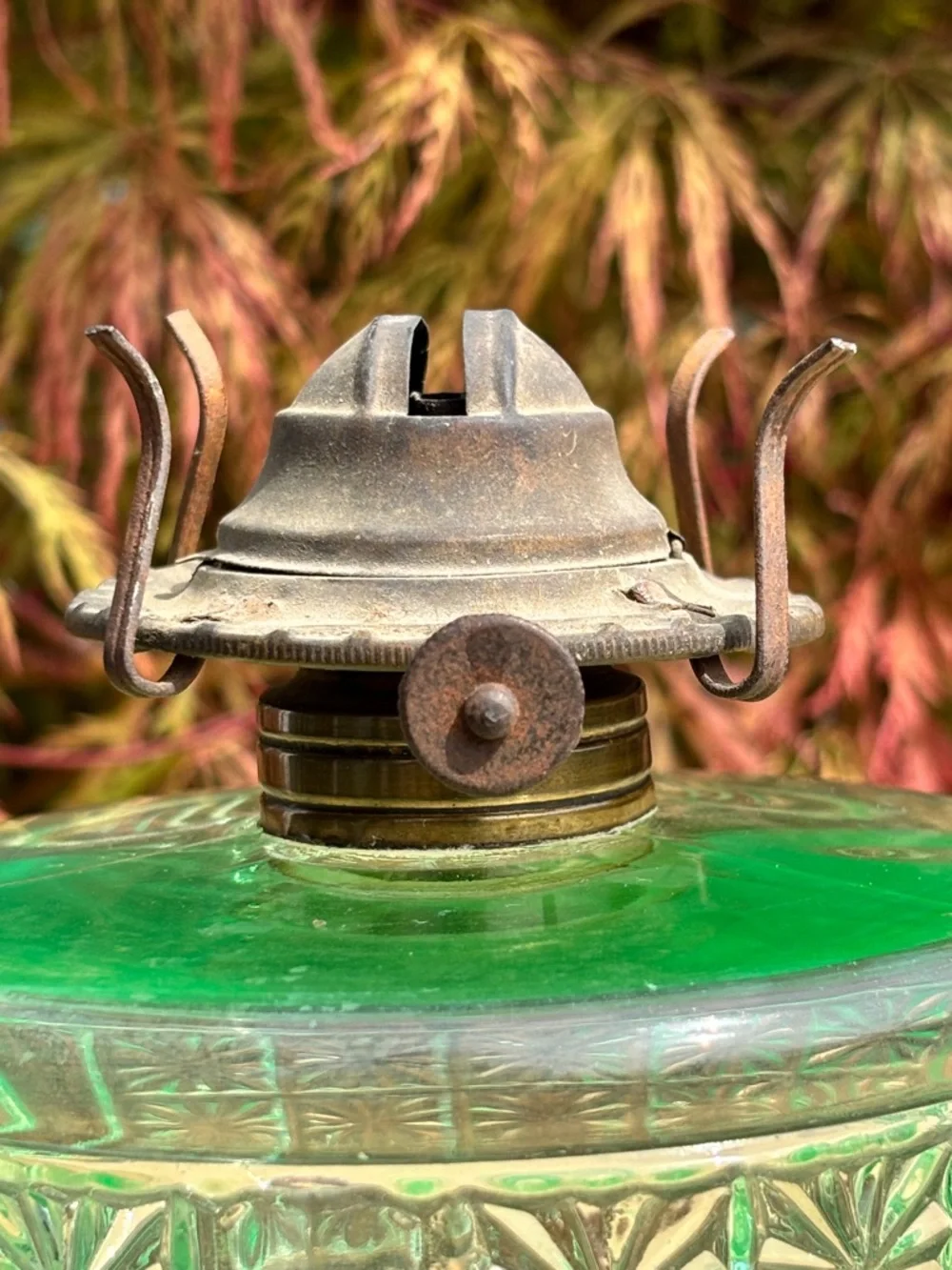 Antique King, Son & Co. No.24 Uranium Oil Lamp - Picture 7 of 12